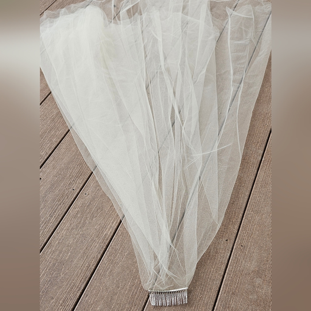 UNTAMED PETALS BY AMANDA JUDGE Sheer Ivory Veil - Picture 2 of 3